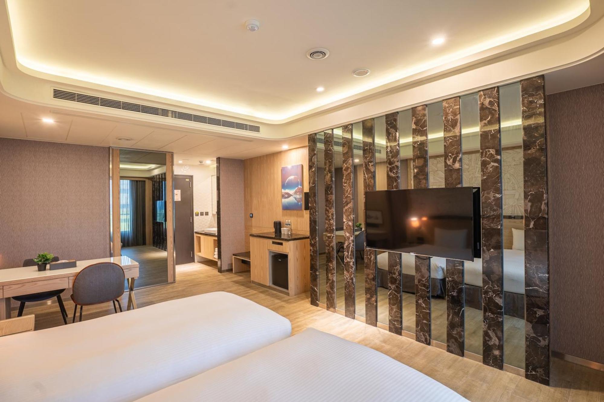 Guide Hotel Taichung Ziyou Exterior photo