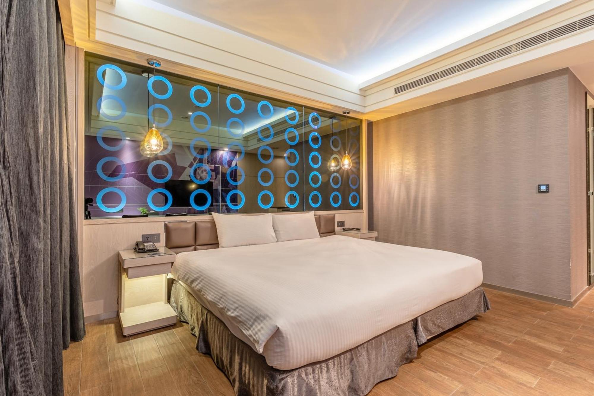 Guide Hotel Taichung Ziyou Exterior photo
